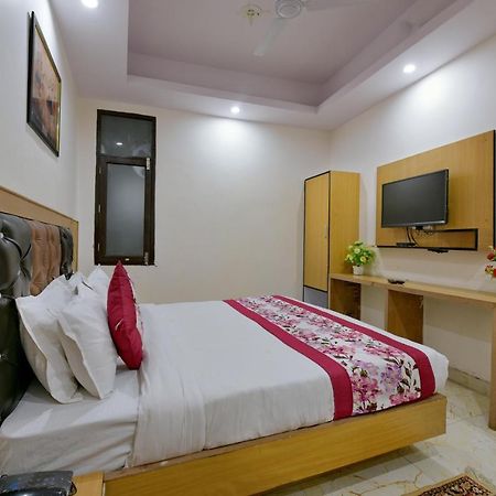 Hotel Hari International - Noida Sector 11 Экстерьер фото