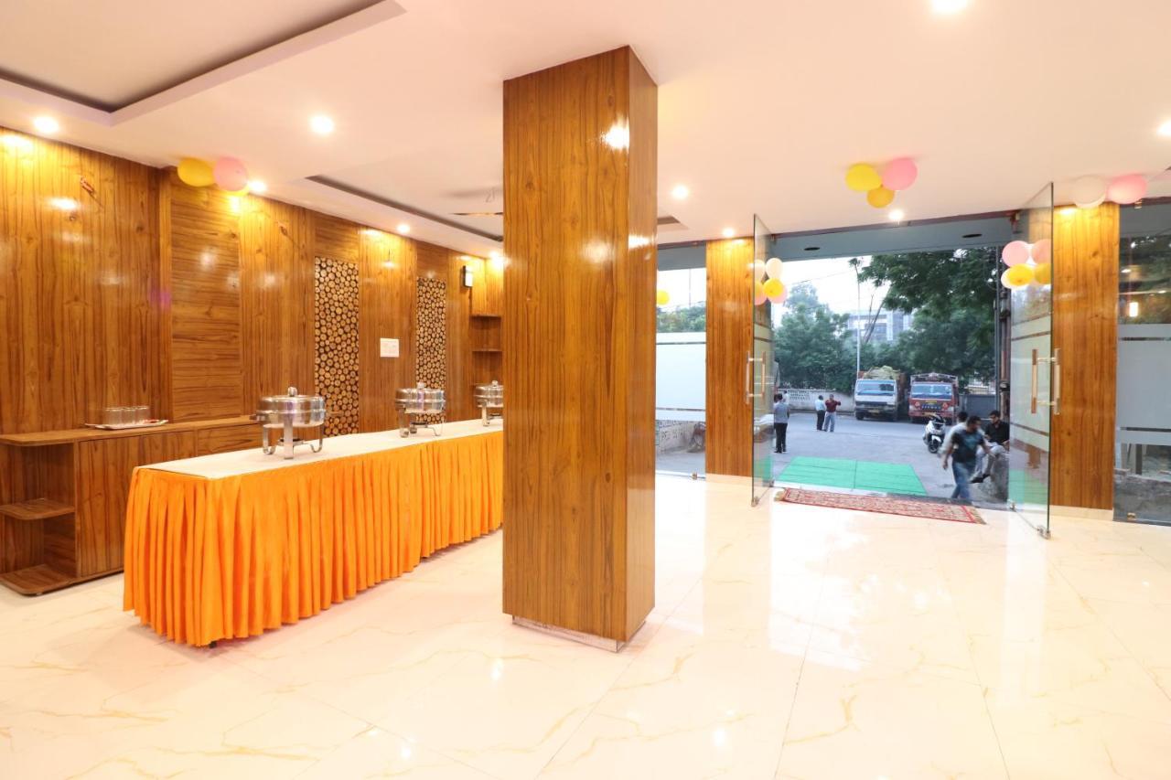 Hotel Hari International - Noida Sector 11 Экстерьер фото