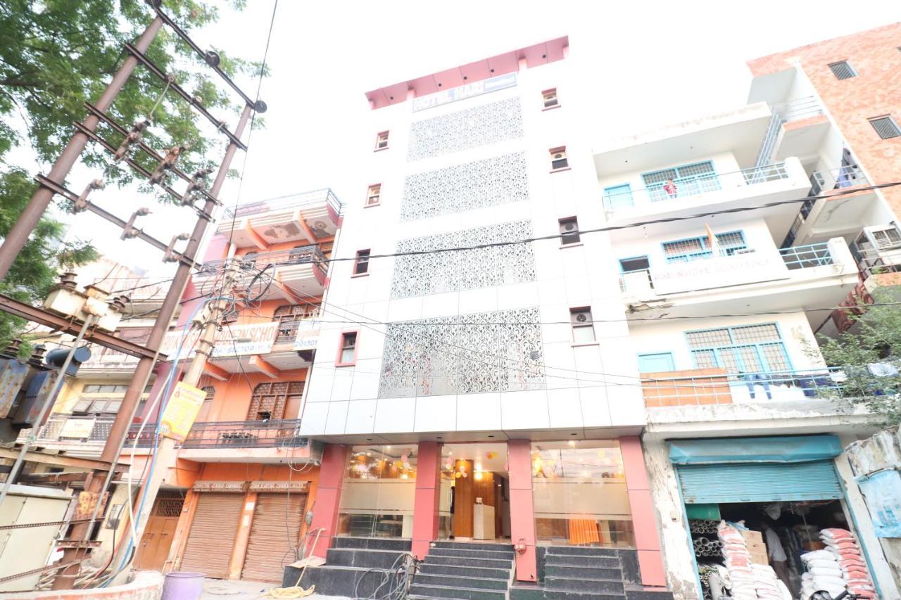 Hotel Hari International - Noida Sector 11 Экстерьер фото