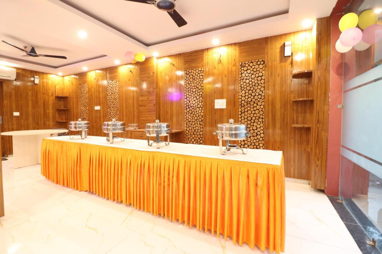 Hotel Hari International - Noida Sector 11 Экстерьер фото