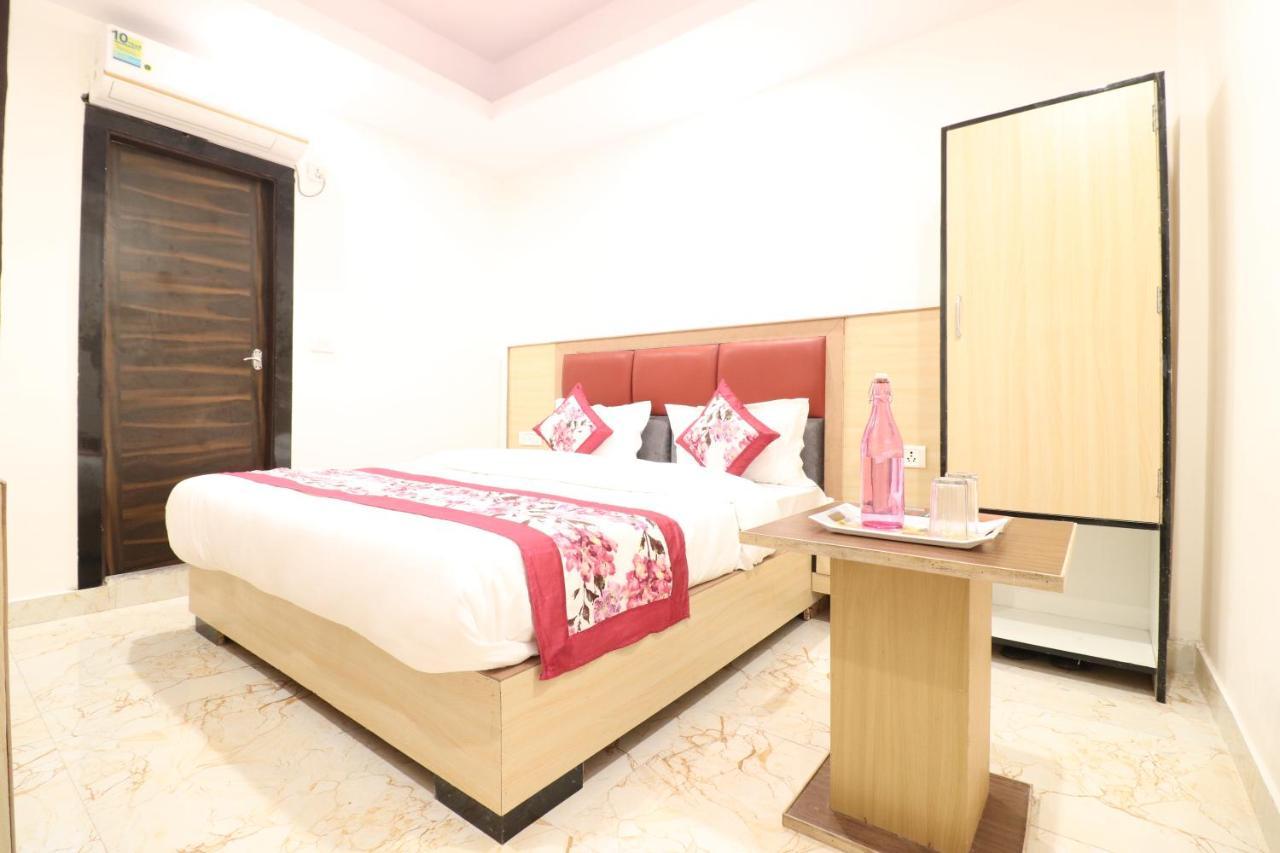 Hotel Hari International - Noida Sector 11 Экстерьер фото