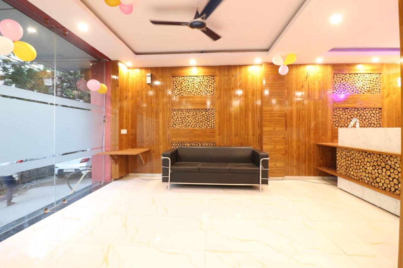 Hotel Hari International - Noida Sector 11 Экстерьер фото