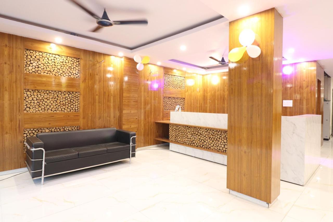 Hotel Hari International - Noida Sector 11 Экстерьер фото