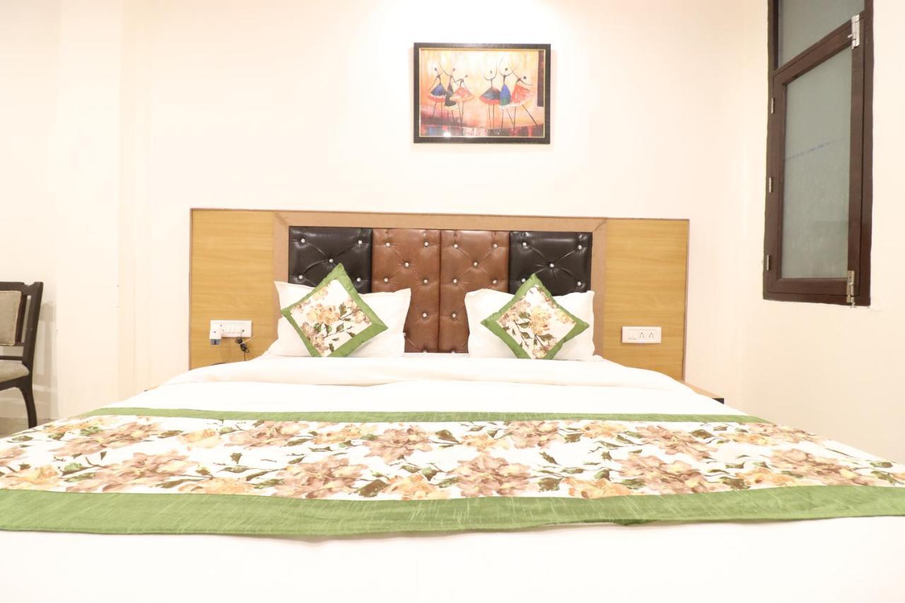 Hotel Hari International - Noida Sector 11 Экстерьер фото