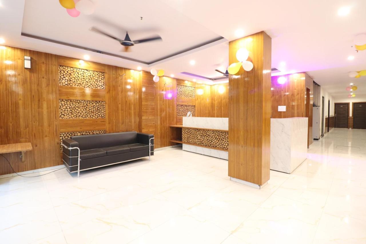 Hotel Hari International - Noida Sector 11 Экстерьер фото