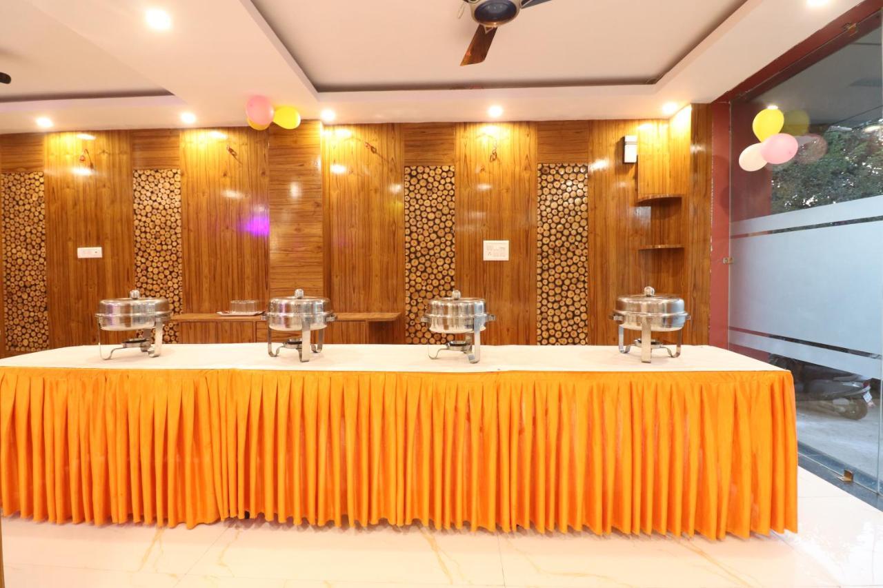 Hotel Hari International - Noida Sector 11 Экстерьер фото