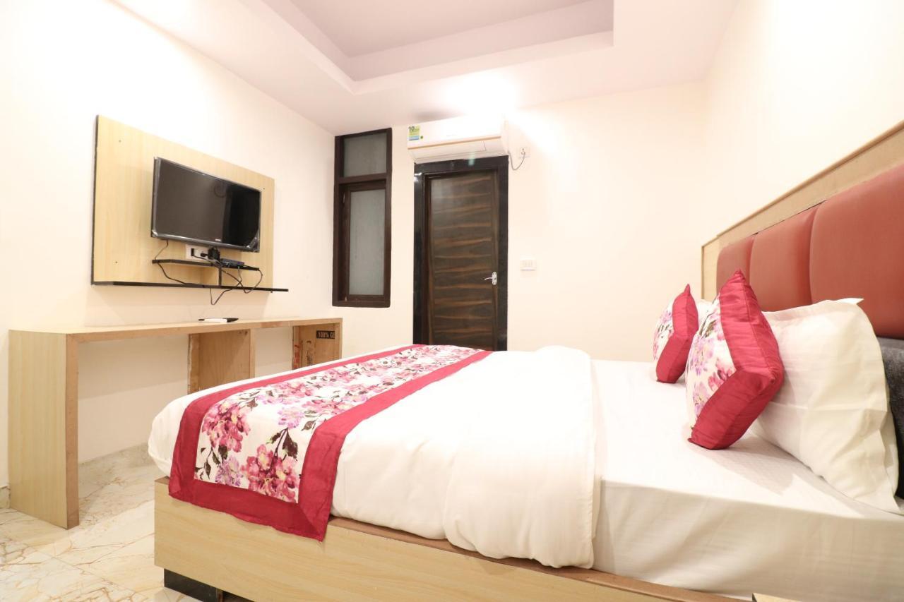 Hotel Hari International - Noida Sector 11 Экстерьер фото