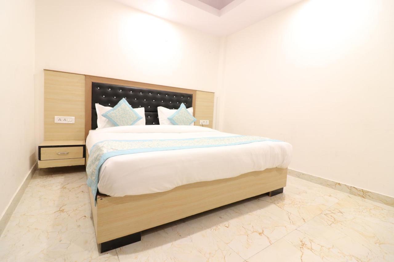 Hotel Hari International - Noida Sector 11 Экстерьер фото