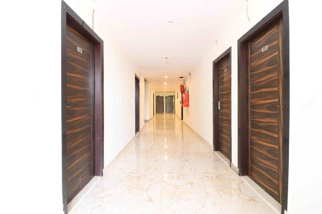 Hotel Hari International - Noida Sector 11 Экстерьер фото