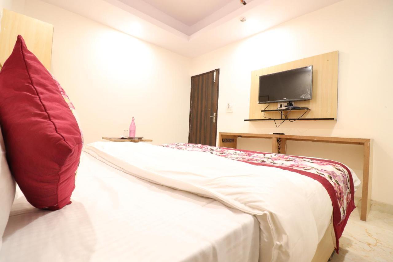 Hotel Hari International - Noida Sector 11 Экстерьер фото