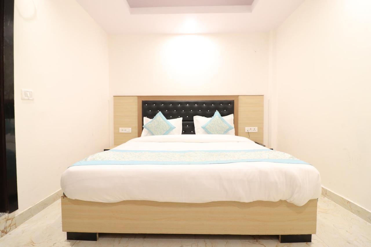 Hotel Hari International - Noida Sector 11 Экстерьер фото