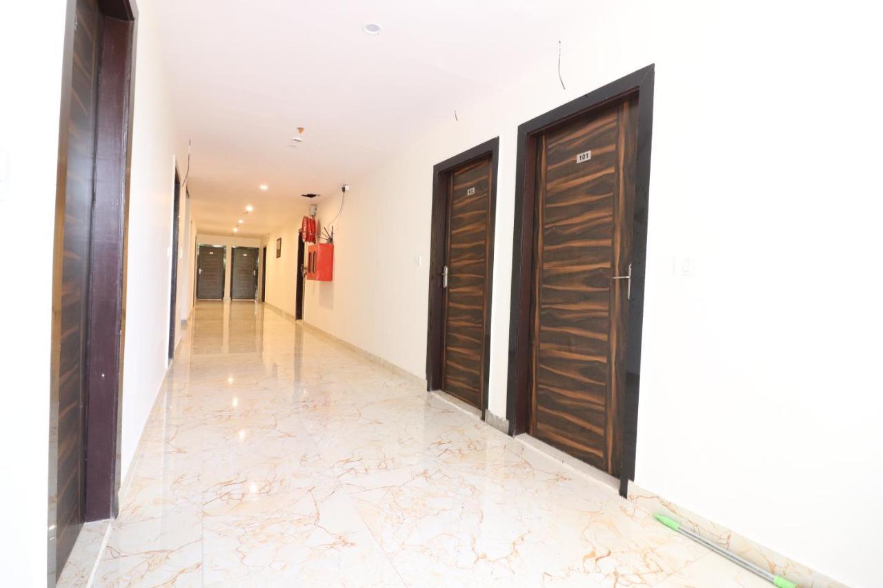Hotel Hari International - Noida Sector 11 Экстерьер фото