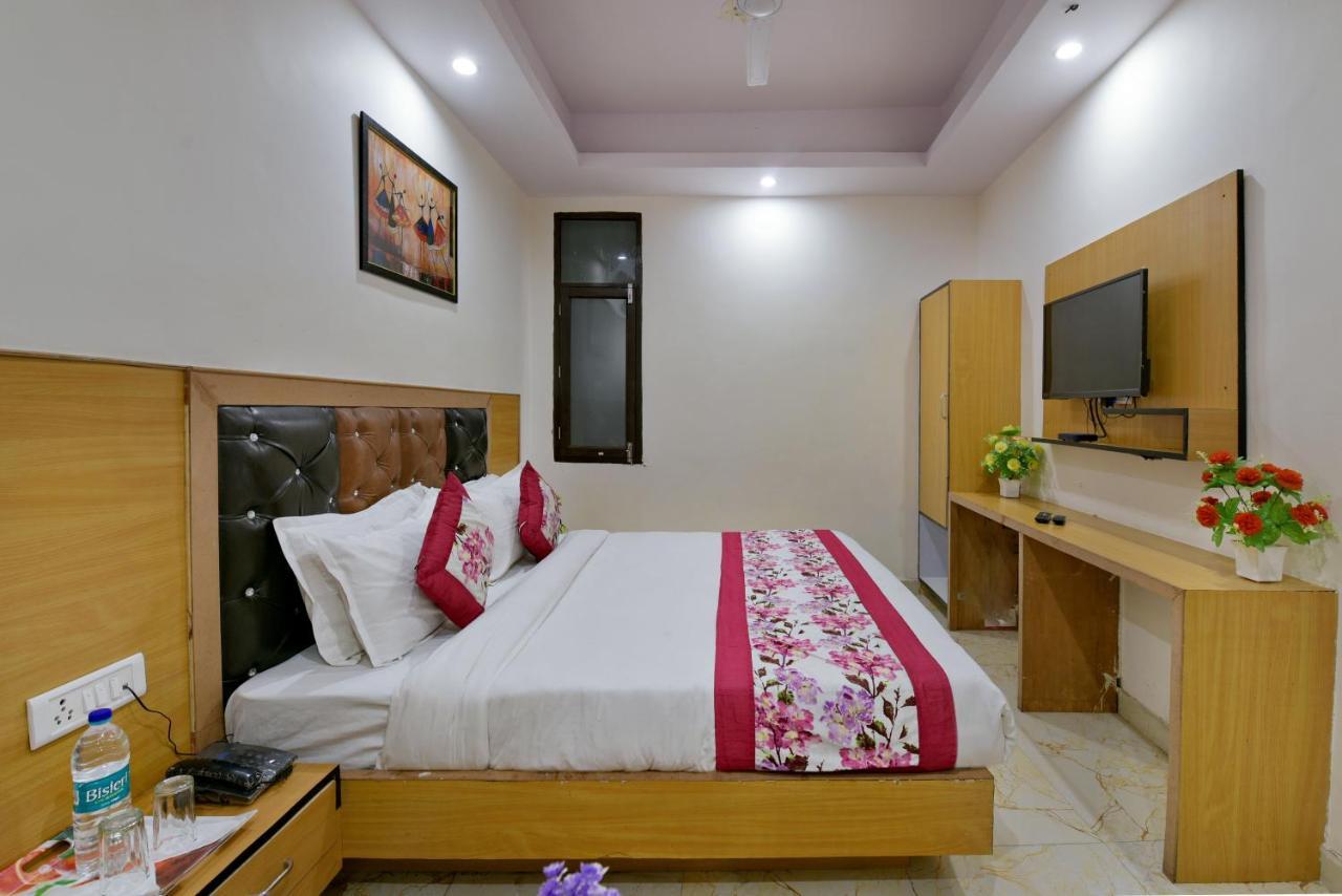Hotel Hari International - Noida Sector 11 Экстерьер фото