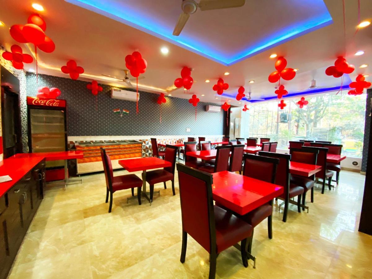 Hotel Hari International - Noida Sector 11 Экстерьер фото