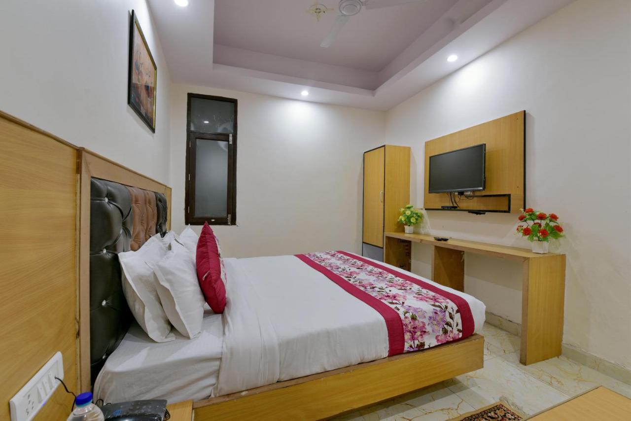 Hotel Hari International - Noida Sector 11 Экстерьер фото