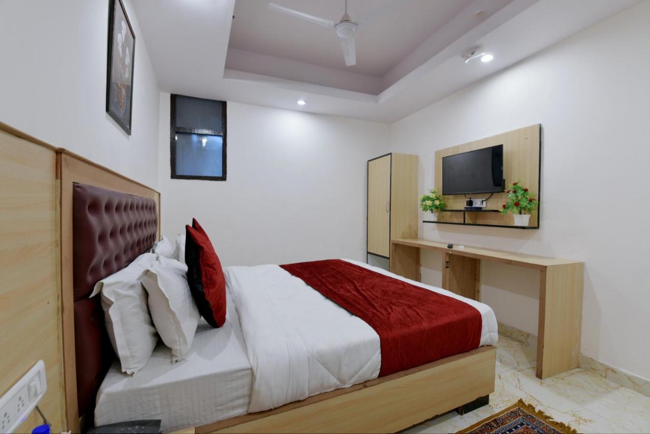 Hotel Hari International - Noida Sector 11 Экстерьер фото