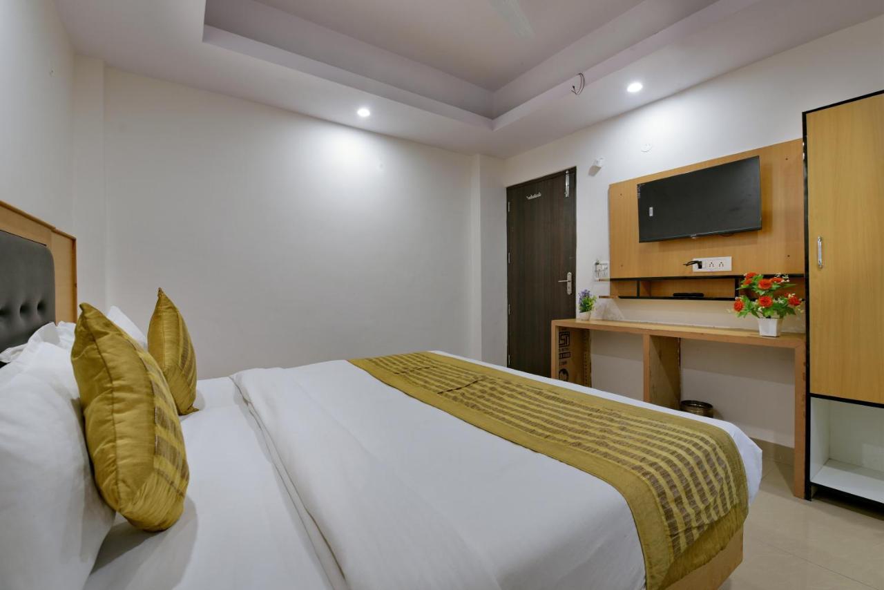 Hotel Hari International - Noida Sector 11 Экстерьер фото