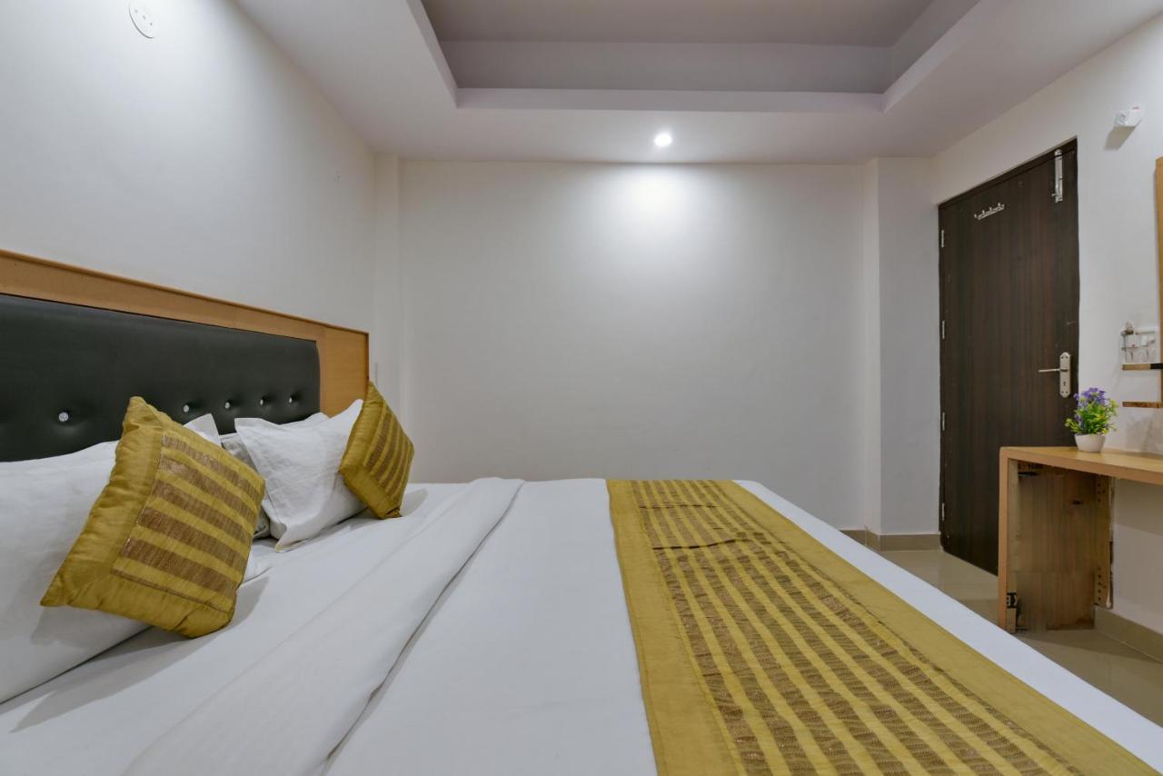 Hotel Hari International - Noida Sector 11 Экстерьер фото