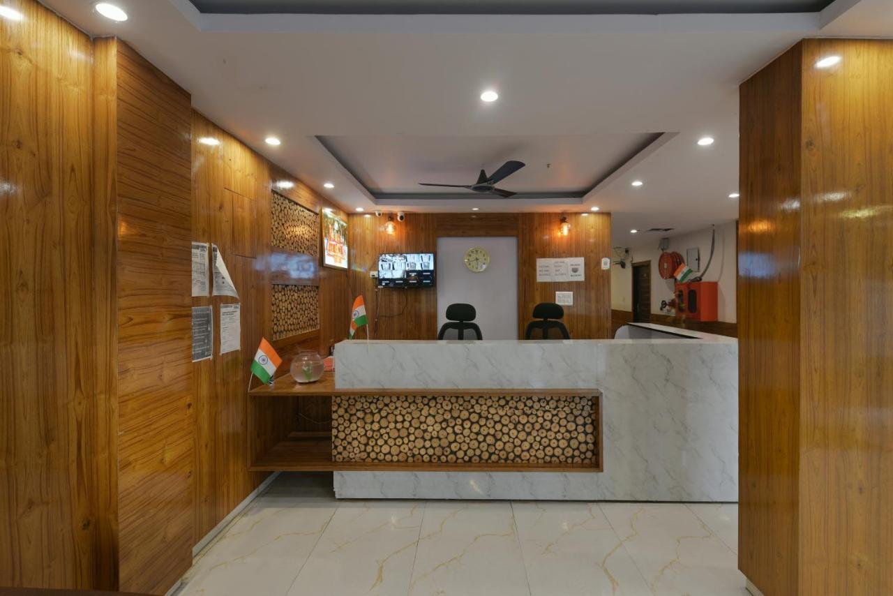 Hotel Hari International - Noida Sector 11 Экстерьер фото