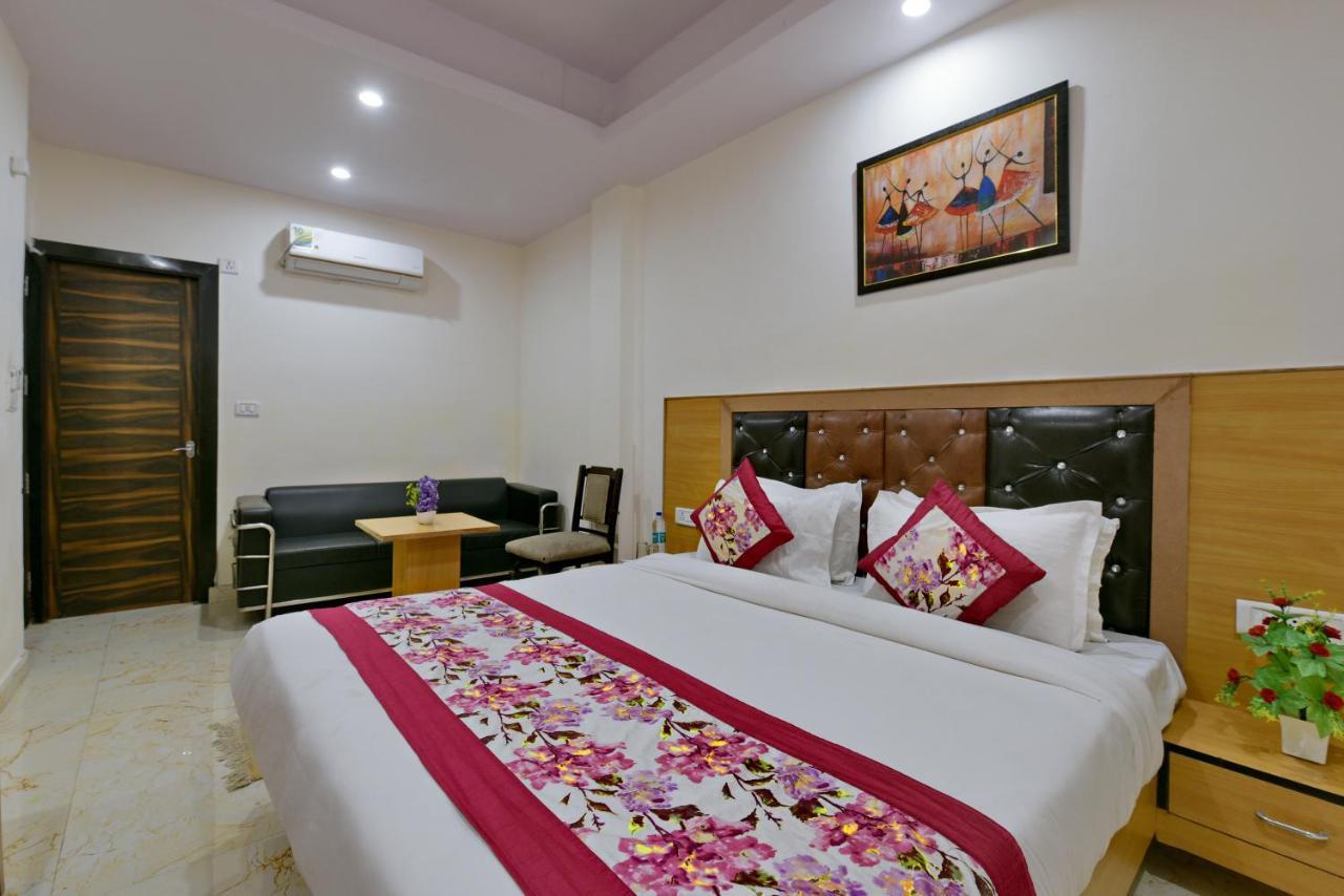 Hotel Hari International - Noida Sector 11 Экстерьер фото