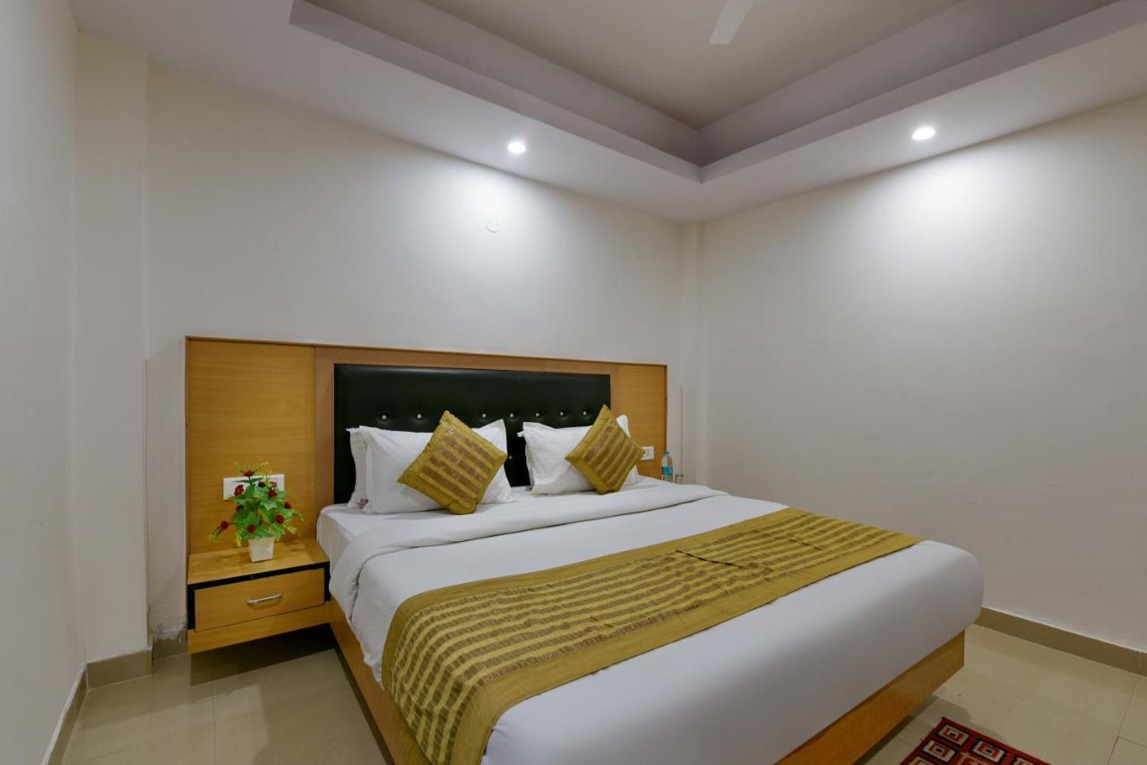 Hotel Hari International - Noida Sector 11 Экстерьер фото