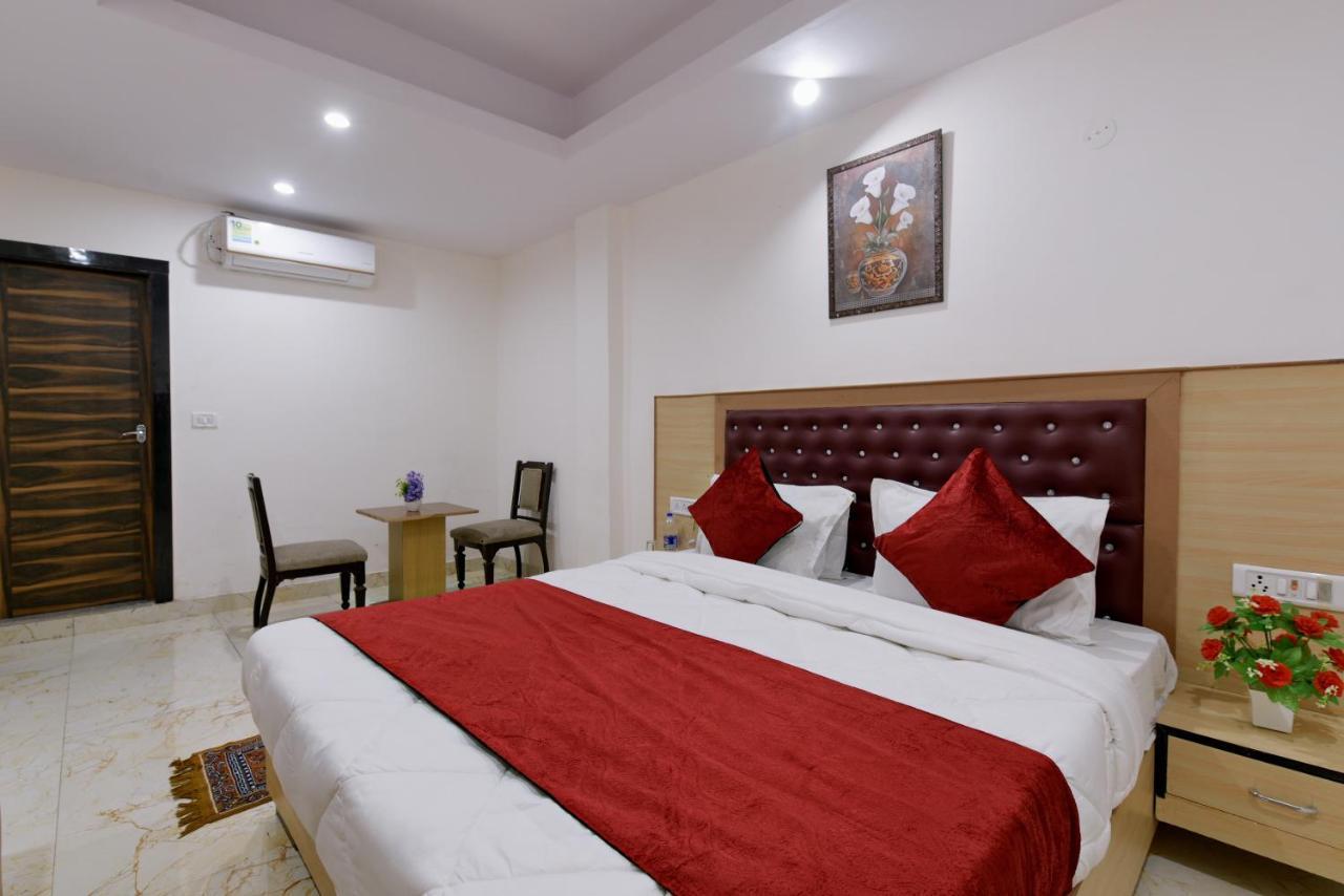 Hotel Hari International - Noida Sector 11 Экстерьер фото