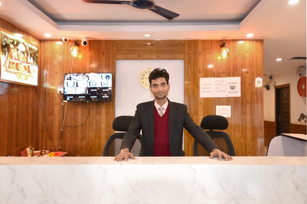Hotel Hari International - Noida Sector 11 Экстерьер фото