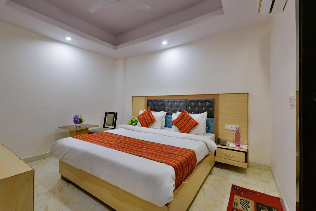 Hotel Hari International - Noida Sector 11 Экстерьер фото