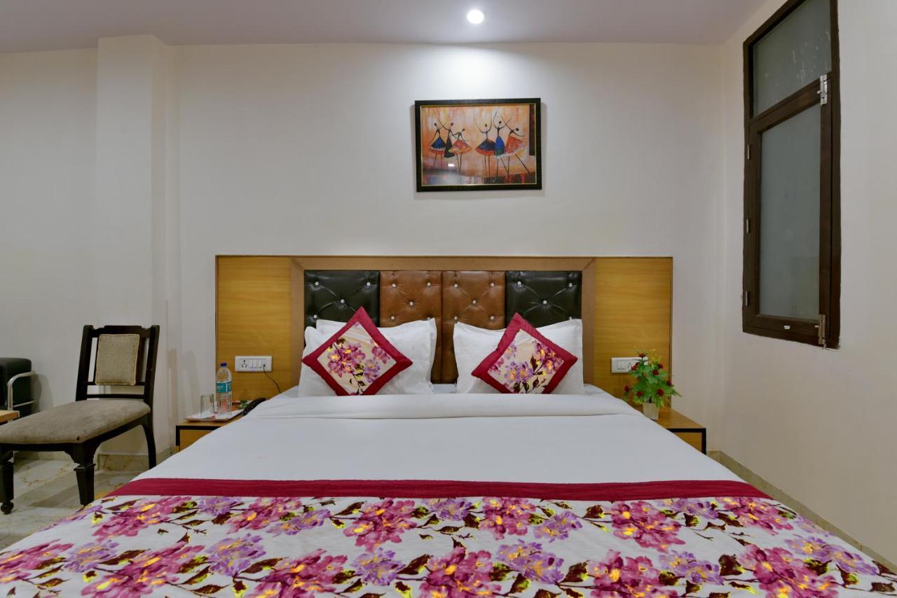 Hotel Hari International - Noida Sector 11 Экстерьер фото