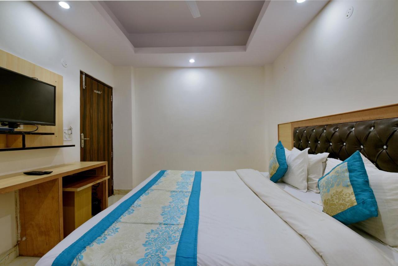 Hotel Hari International - Noida Sector 11 Экстерьер фото