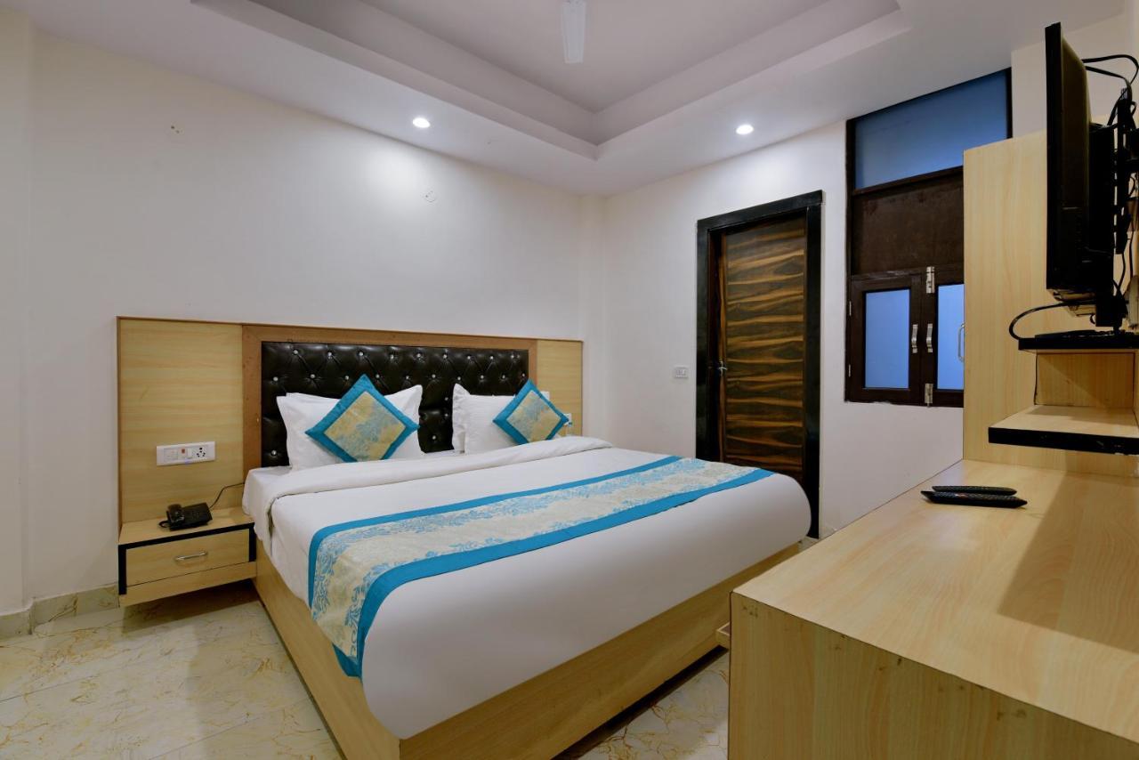 Hotel Hari International - Noida Sector 11 Экстерьер фото
