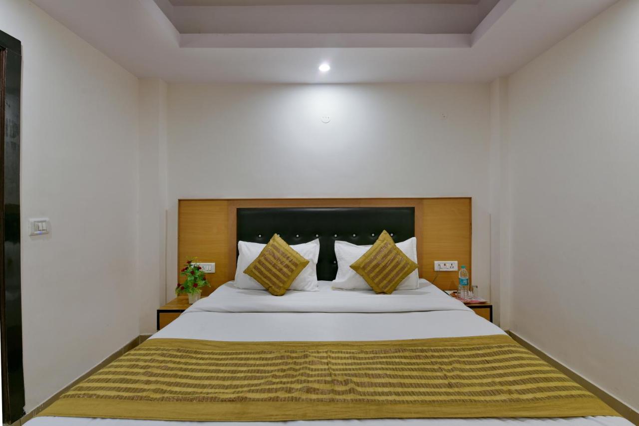 Hotel Hari International - Noida Sector 11 Экстерьер фото