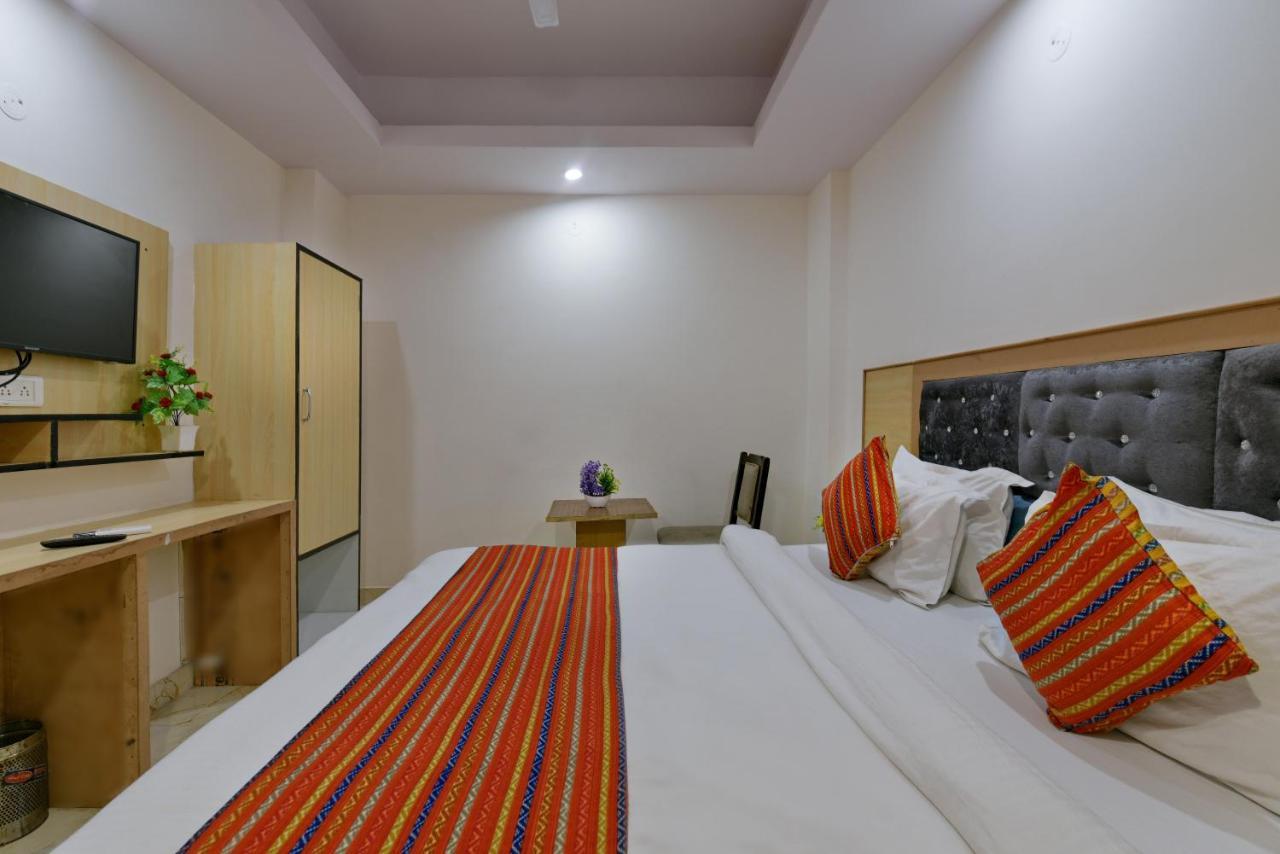 Hotel Hari International - Noida Sector 11 Экстерьер фото