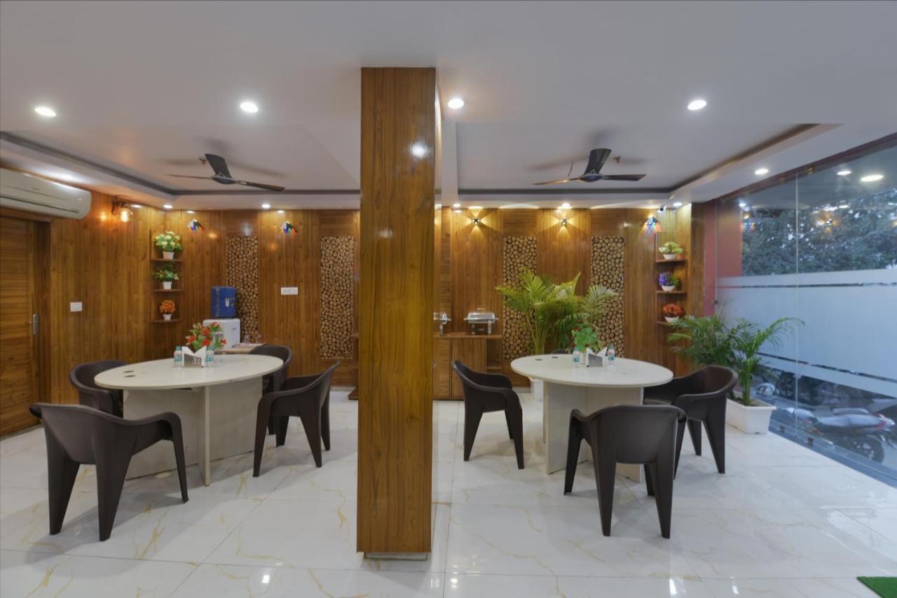Hotel Hari International - Noida Sector 11 Экстерьер фото