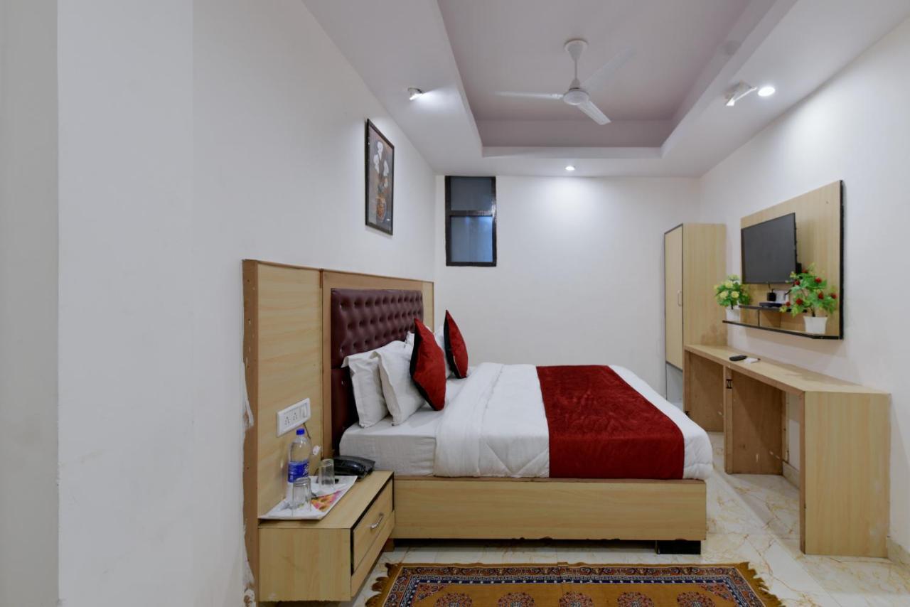 Hotel Hari International - Noida Sector 11 Экстерьер фото