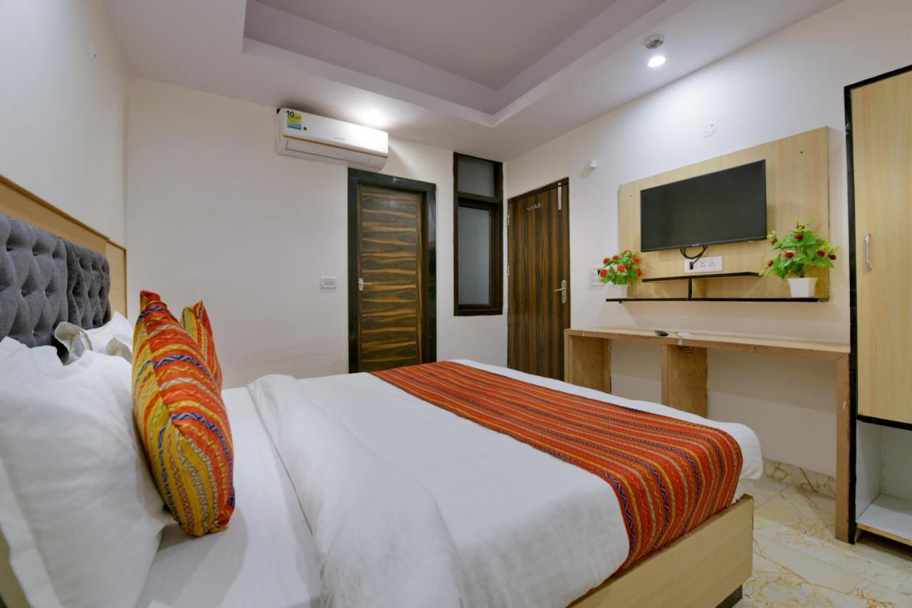Hotel Hari International - Noida Sector 11 Экстерьер фото