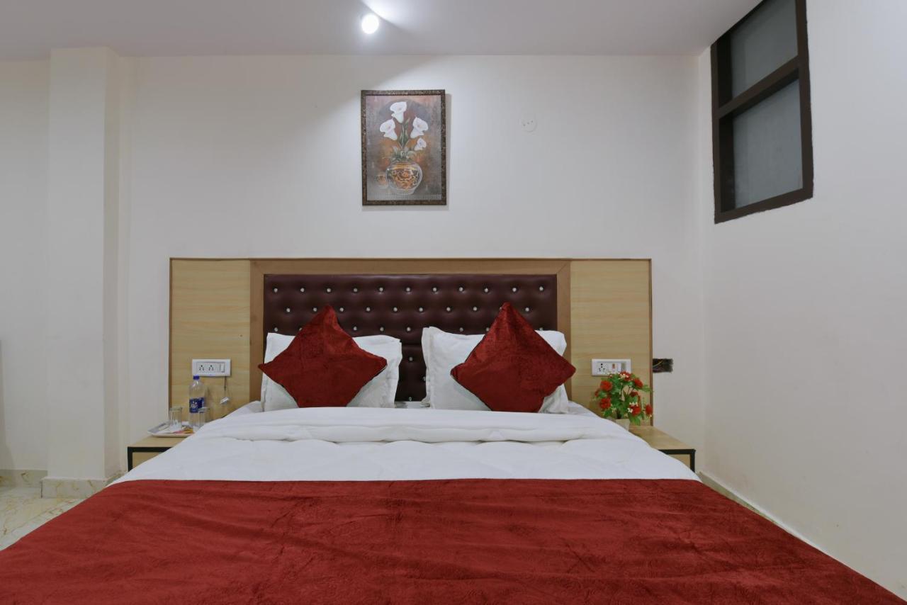Hotel Hari International - Noida Sector 11 Экстерьер фото