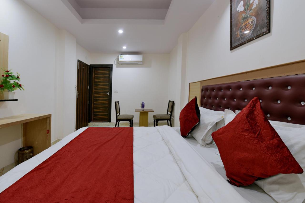 Hotel Hari International - Noida Sector 11 Экстерьер фото
