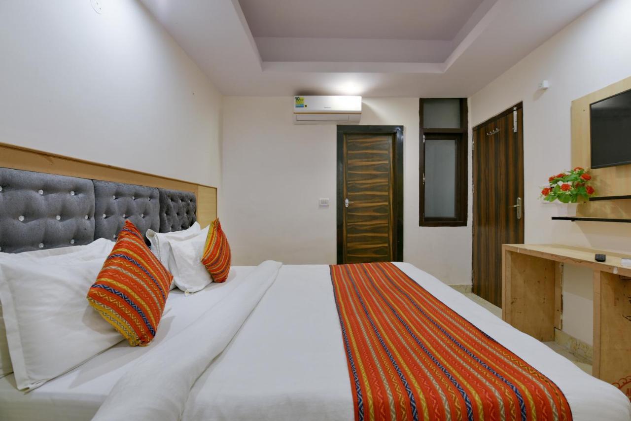 Hotel Hari International - Noida Sector 11 Экстерьер фото